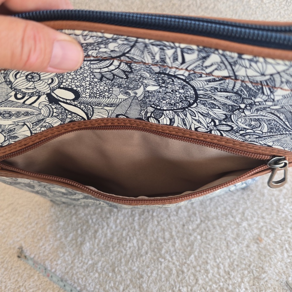Sakroots Artist Circle Flat Crossbody Navy Spirit Desert Print Floral Purse‎ Bag - Picture 8 of 13